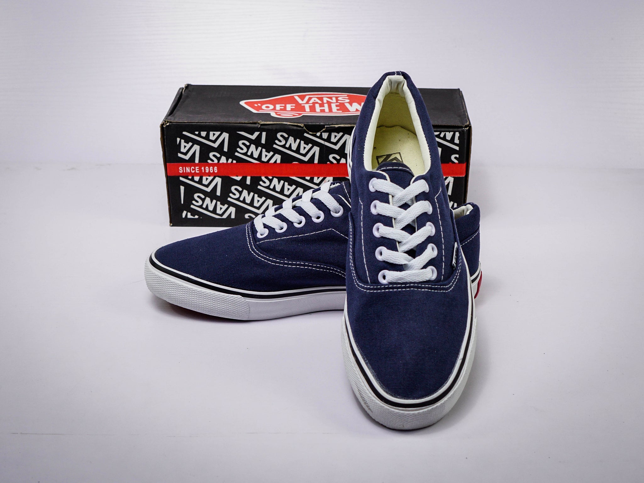 Vans azules sales con cafe