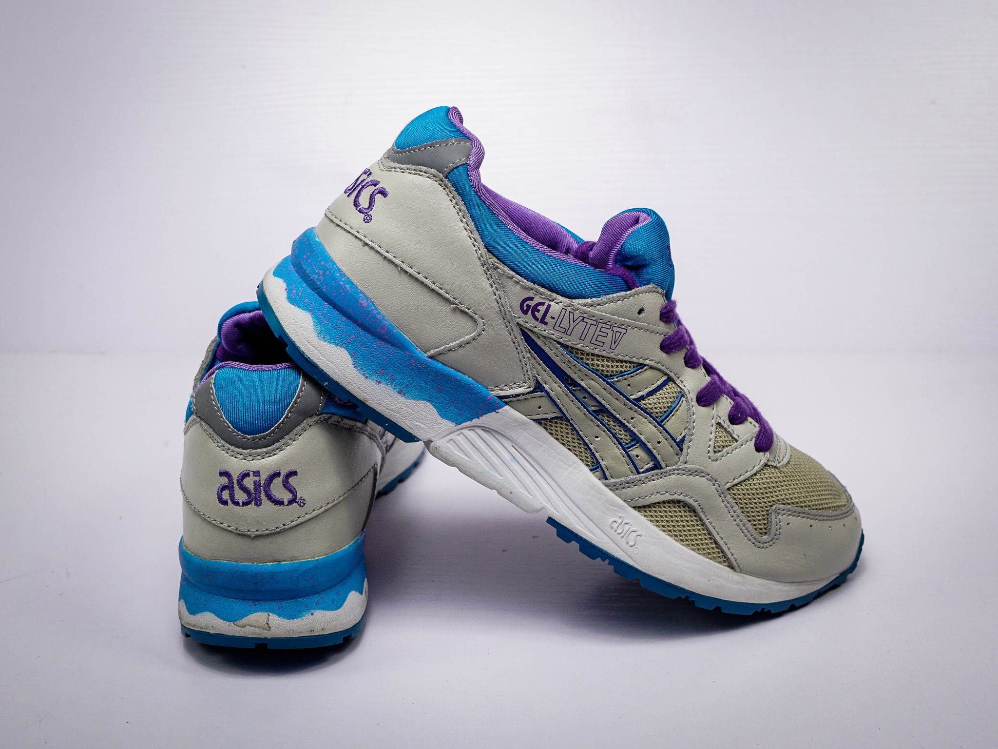 Oferta Ultimo Asics Gel Lyte V H415N Gris Ketrends